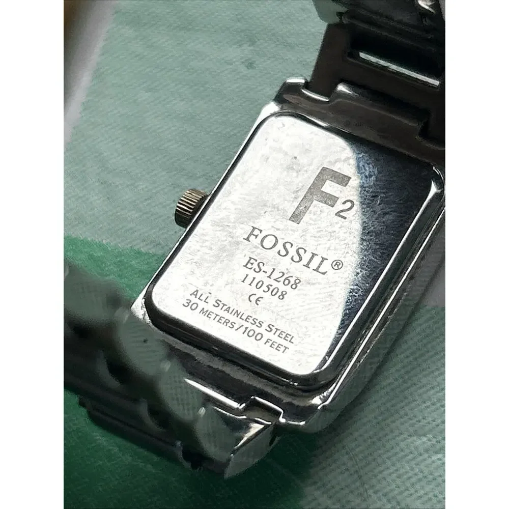 Fossil Two Tone Women’s Quartz Watch (Does Not Work) - Picture 3 of 7